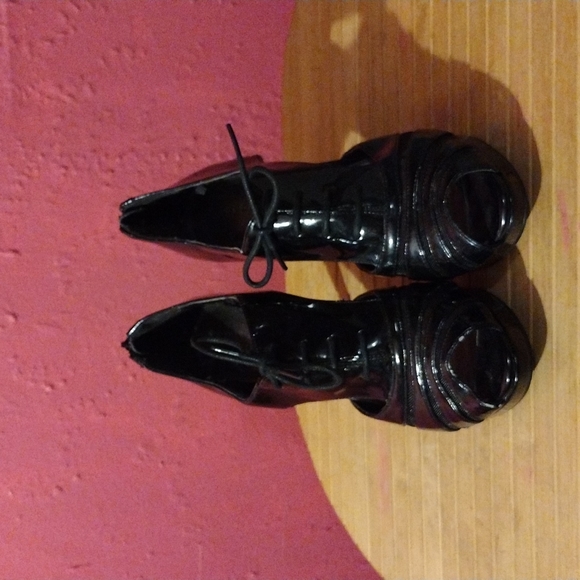Apostrophe,Size 7, Patent leather, lace up, high heel shoes - Picture 2 of 7